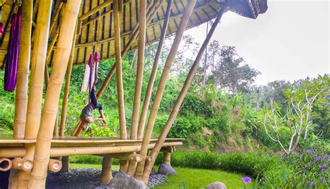 Beautiful bamboo pavilion in Bali translates the flexibility of yoga into architecture ...