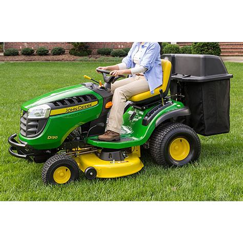 John Deere 100 Series Riding Lawn Mower Twin Bagger - 42-in BG20776 | RONA