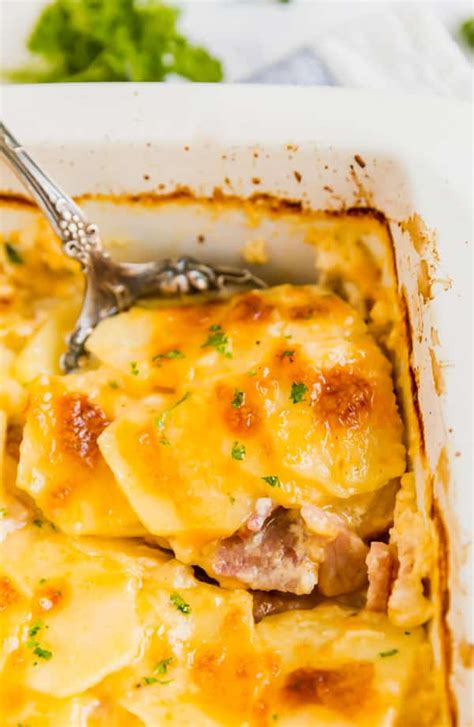 Scalloped Potatoes and Ham Casserole - an easy dinner recipe