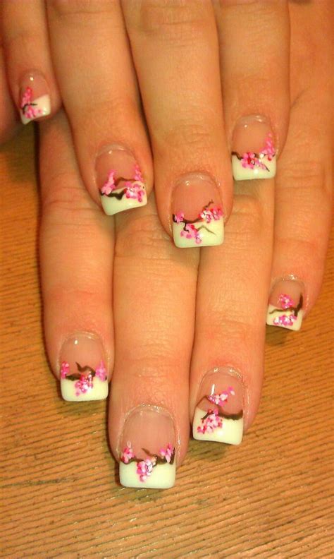 30 Pretty Flower Nail Designs - Hative