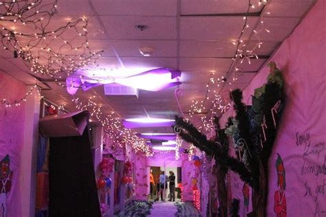 Photo Gallery: Sophomore Hallway Decorations – The Kirkwood Call