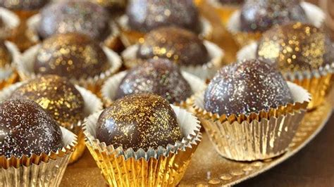 17 Edible Glitter Recipes for New Year’s Eve You Can Make Right Now | StyleCaster