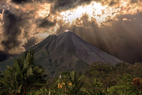 Volcanoes of Costa Rica: Discover Active, Dormant & Crater Lakes