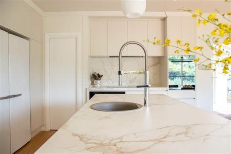 Marble vs Quartz Countertops: Pros and Cons Ultimate Guide