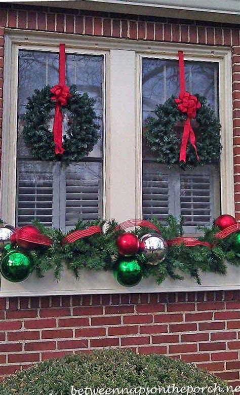 Top 30 Most Fascinating Christmas Windows Decorating Ideas - Amazing DIY, Interior & Home Design