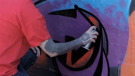 Cool Spray Paint Ideas That Will Save You A Ton Of Money: Graffiti Spray Paint Techniques