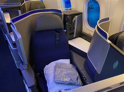 Best Seats United Dreamliner Business Class | Brokeasshome.com