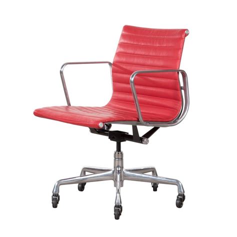 Red Leather Executive Chair - Odditieszone