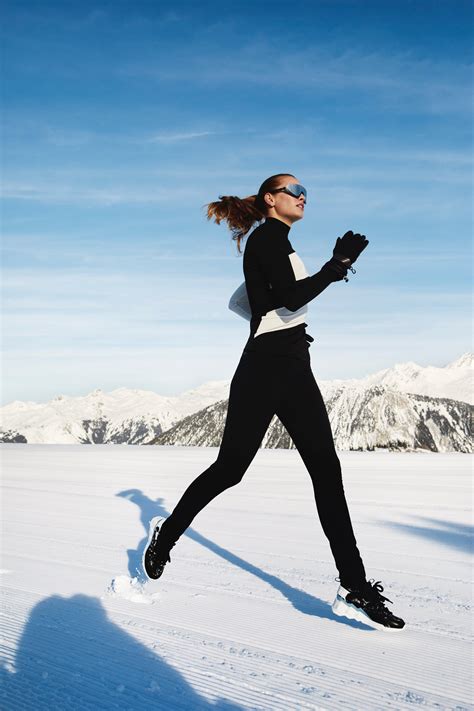 What to Wear While Running in the Cold | Vogue