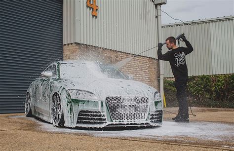 A pre-wash your car deserves - snow foam | Cool Things Collection | Collthings.co.uk