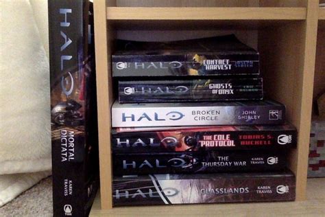 My Halo book collection : halo