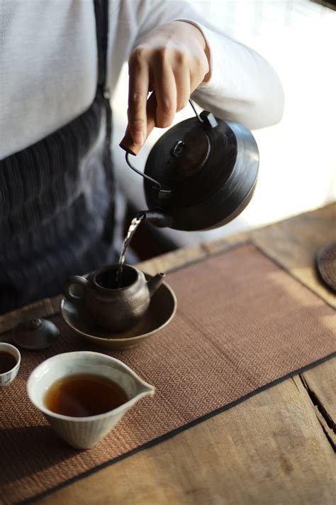 Black Clay Wood-Handled Tea Kettle – 180andup