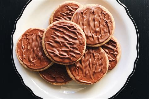 Chocolate Digestive Biscuits – Flourist