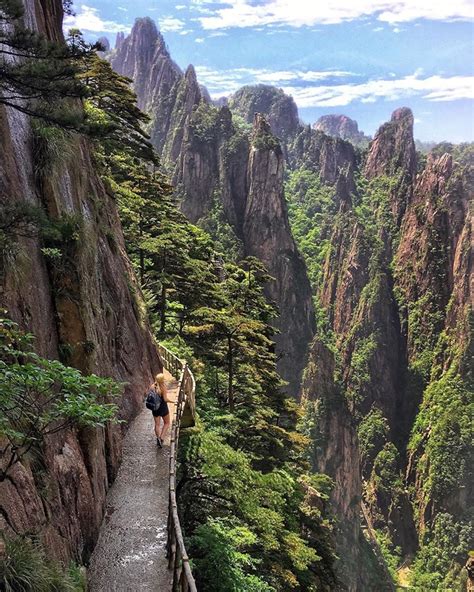 Huangshan Mountain in Anhui, China. : r/BeAmazed