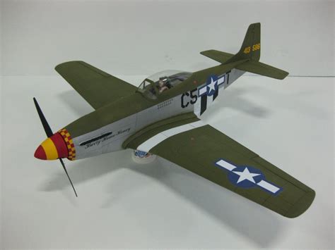 North American P-51 Mustang - Scale WW2 American fighter Model Airplane Kit