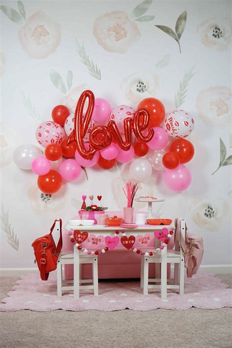 Toddler Valentine's Day Party - arinsolangeathome