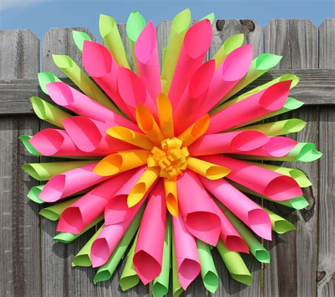 Dahlia Paper Flower Wreath | AllFreePaperCrafts.com