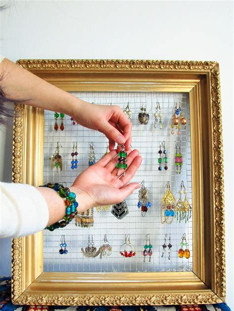 DIY: Gilded Frame Jewelry Display