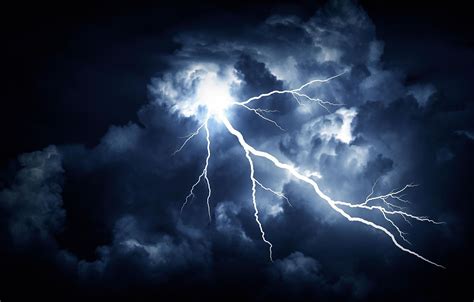 Facts About Lightning Strikes - WorldAtlas