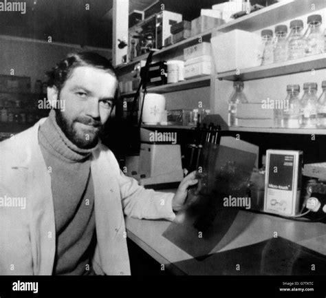 British geneticist who invented dna fingerprinting and dna profiling Black and White Stock ...