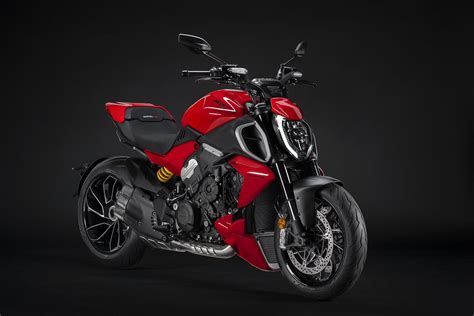 Cruising for a bruising: Ducati shed weight and swap V-twin for V4 power in their 2023 Diavel