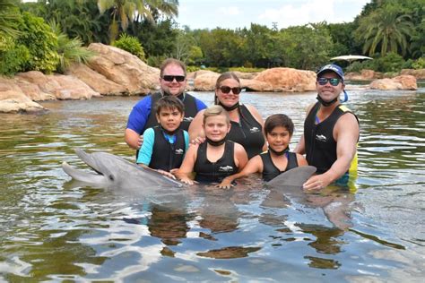 Discovery Cove Family Photo Review - MyCentralFloridaFamily.com