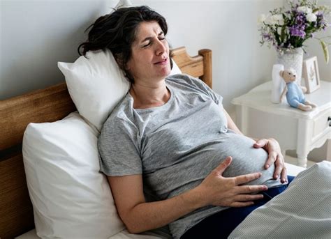 Abdominal Pain During Pregnancy: When to See a Doctor | Reader's Digest