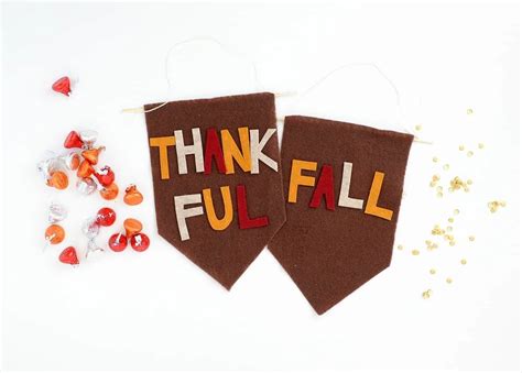 DIY Mini Fall Banners Made from Felt - DIY Candy