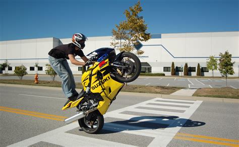 Bike Stunt Hd Wallpaper - Street Bike Stunts (#1733742) - HD Wallpaper & Backgrounds Download