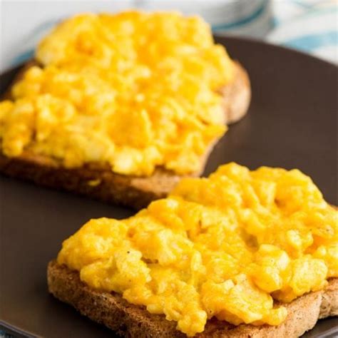 Scrambled Eggs with Cheese: Delicious and High Protein