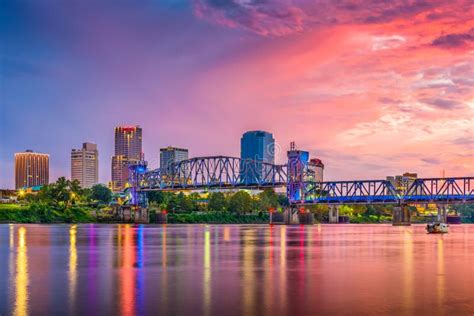 Skyline De Little Rock, Arkansas, EUA Foto de Stock - Imagem de centro, cena: 128612384