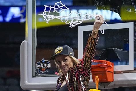 LA Post: LSU, Kim Mulkey agree on 10-year, $32M contract, AP source says - The Los Angeles Post