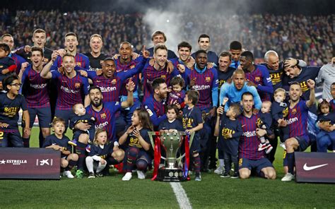 Scènes de liesse au Camp Nou après le titre