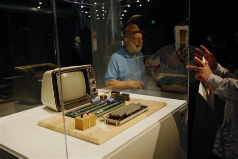 Computer History Museum displays Apple's 1st computer