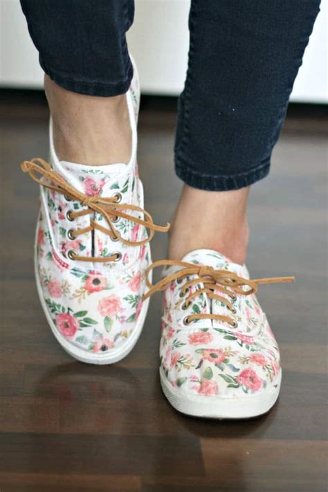 These DIY Canvas Shoes Are the Cutest Ever - DIY Candy