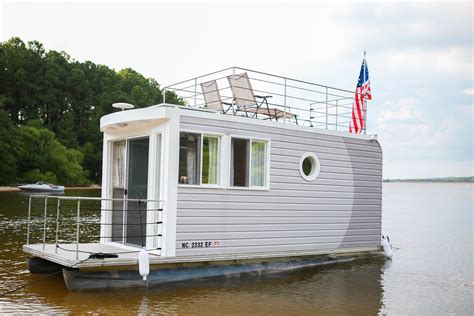 Ever heard of a tiny houseboat? You can rent one at Jordan Lake | abc11.com