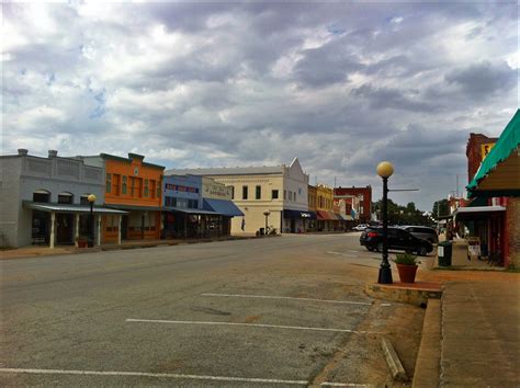 Downtown Smithville TX | Favorite places, Places, Miss texas