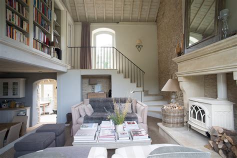 Cozy, Country Cottage Style—England’s Top Designers on How to Get the Look | Vogue