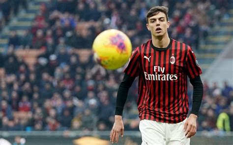 AC Milan's Maldini dynasty continues as 18-year-old attacker Daniel makes debut | FourFourTwo