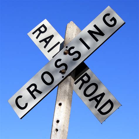 Railroad Crossing Sign – Photos Public Domain