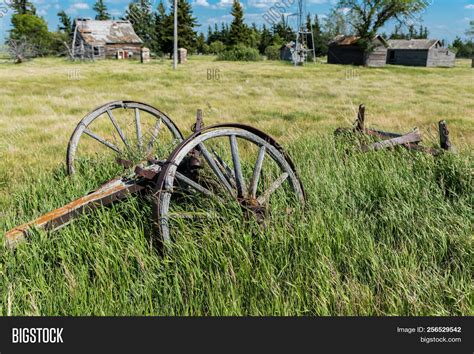 Old Wagon Wheels Image & Photo (Free Trial) | Bigstock