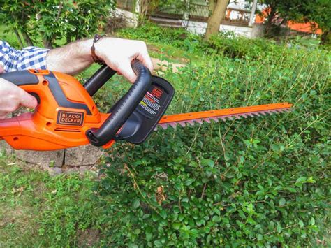 Best Battery Powered Hedge Trimmer