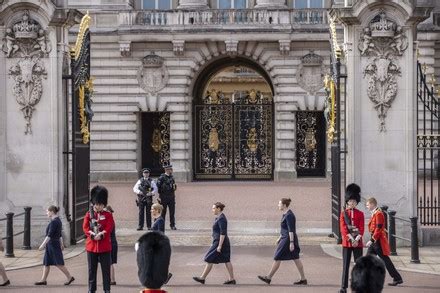 Buckingham Palace Staff Stand Outside Front Editorial Stock Photo - Stock Image | Shutterstock