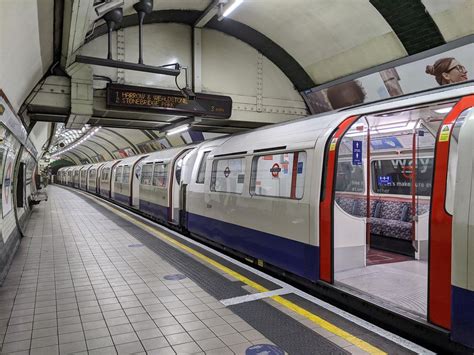 Seeing London Underground’s Bakerloo Line trains in a new light | Metro Report International ...