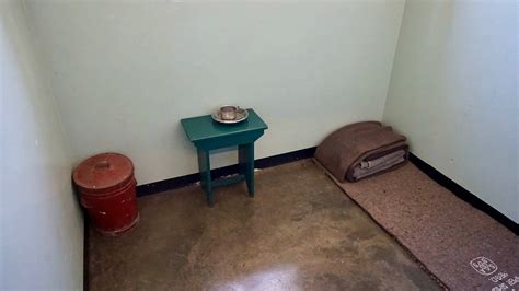 Prison Cell Of Nelson Mandela Robben Island South Africa - HooDoo Wallpaper