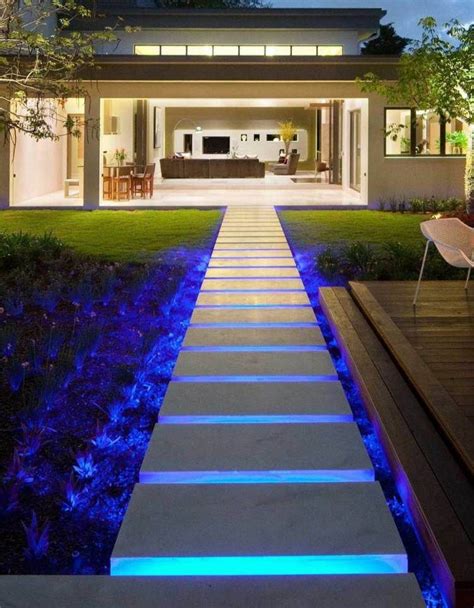 Éclairage extérieur à LED en 45 idées de luminaire de jardin | Modern garden lighting, Backyard ...