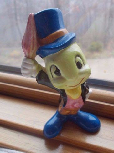 Pinocchio - Jiminy Cricket | Disney figurines, Disney figures, Jiminy cricket