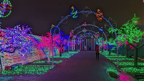 This Holiday Nights of Lights Festival Has a Mistletoe Lane for You and Your Date - datenight