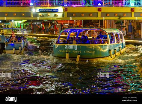 Malacca River Cruise boat sailing down the Malacca river at night Stock Photo - Alamy