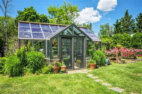 Types of Backyard Greenhouses | HGTV